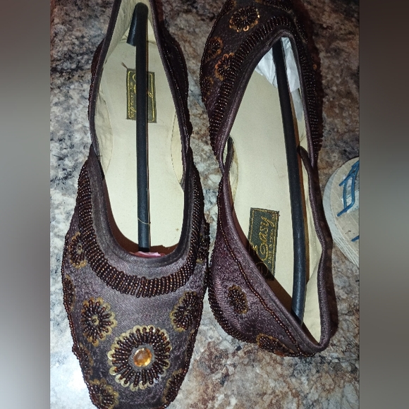 Elegant Brown Floral Sequin Flats - Picture 12 of 13